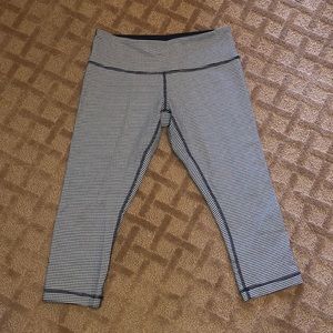 Cropped gingham Lululemon leggings